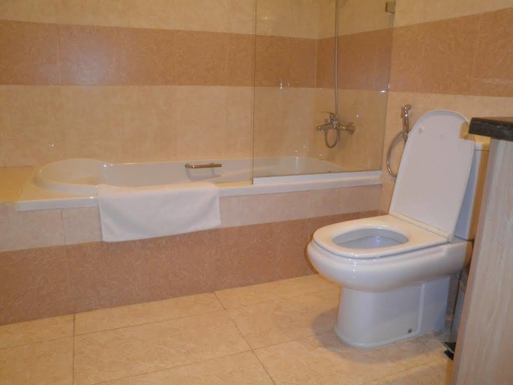 Imperial Suites Hotel Manama Exterior foto